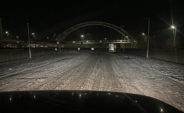 Site not snow-cleared and only gritted occasionally – night time sheet ice